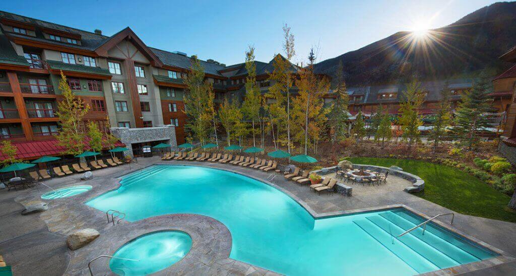The pool at the Marriott Grand Residence